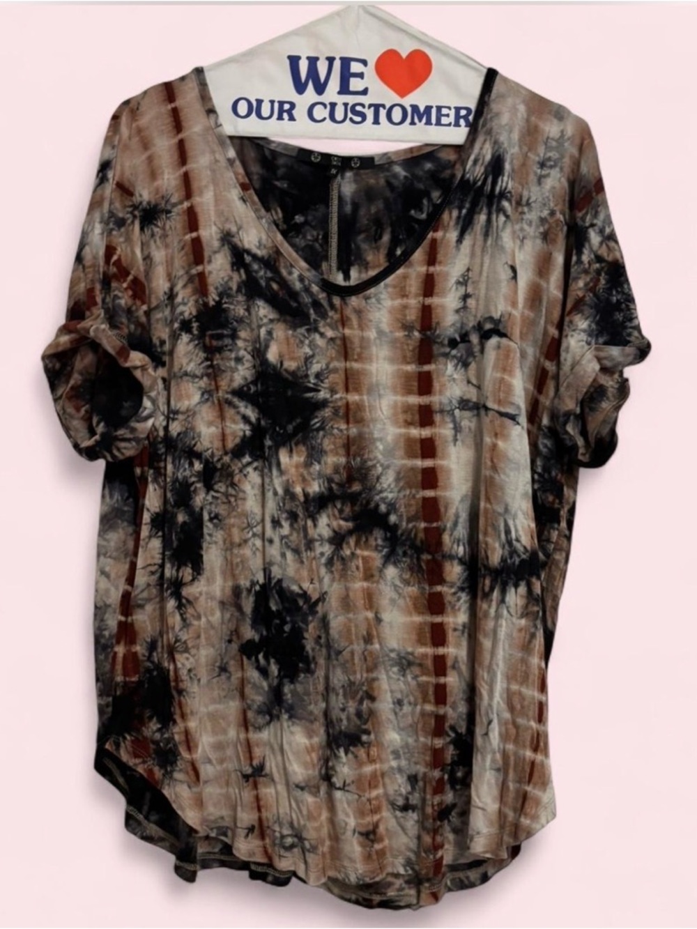 Relaxed V-Neck Tie-Dye Short Sleeve Top in Brown & Black